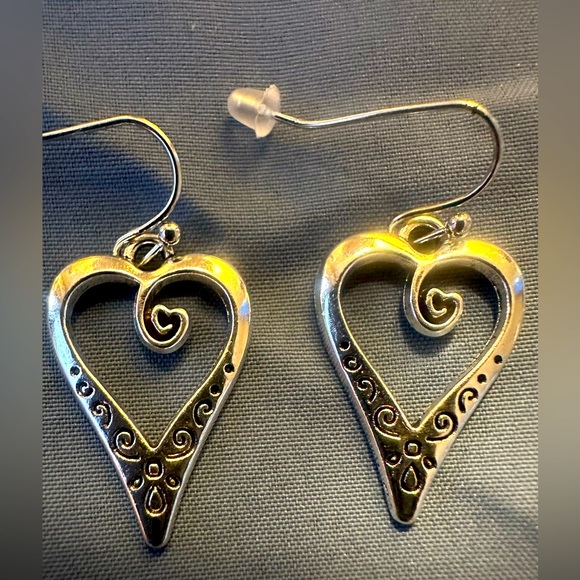 Vintage -Uniquely Carved hearts Silver Dangle Earrings - Picture 3 of 3